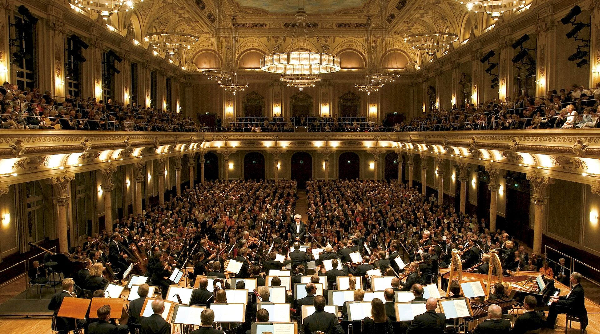 Die Berliner Philharmoniker mit Sir Somon Rattle im Grossen Saal der Historischen Stadthalle Wuppertal