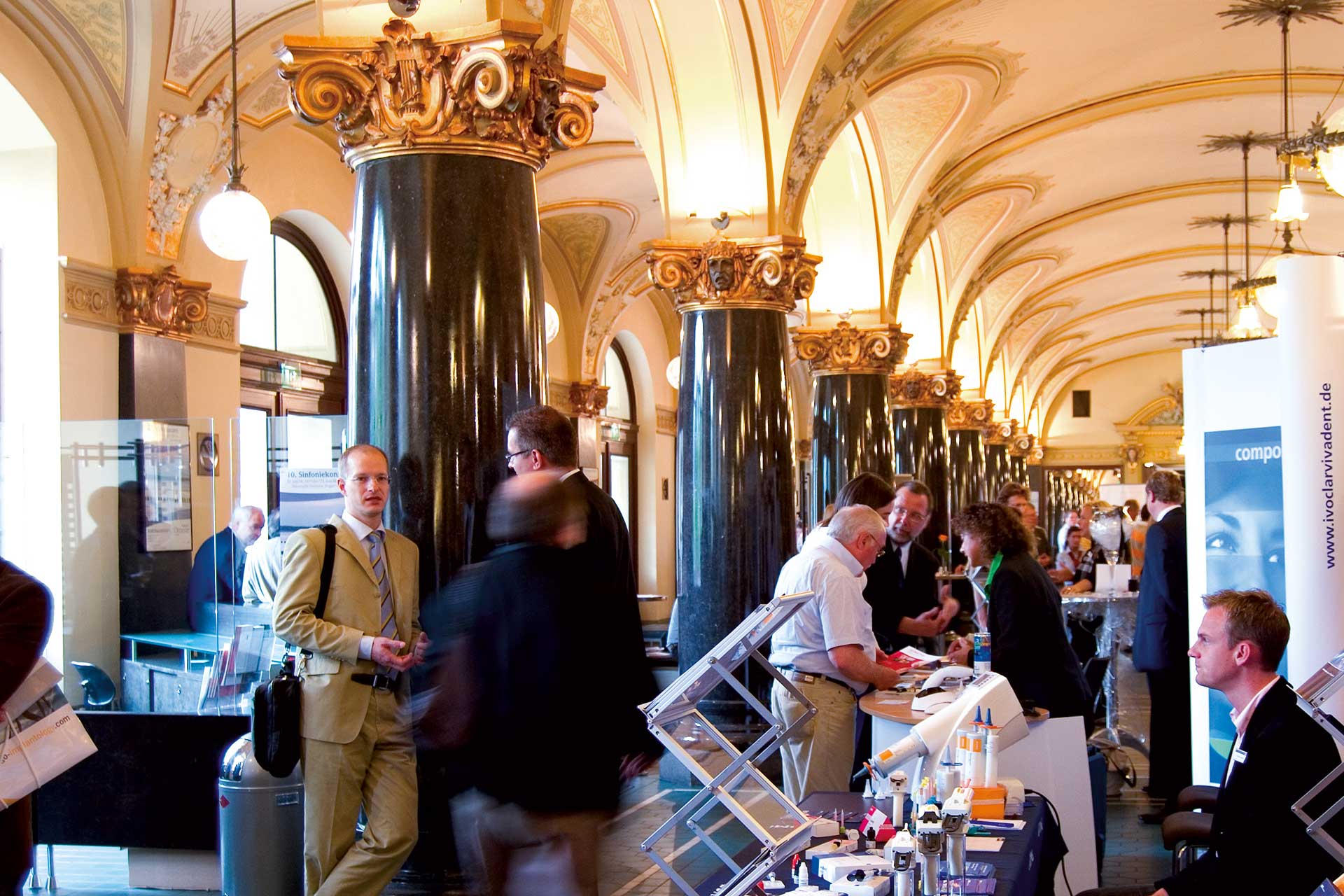 Messe in der Wandelhalle in der Historischen Stadthalle Wuppertal