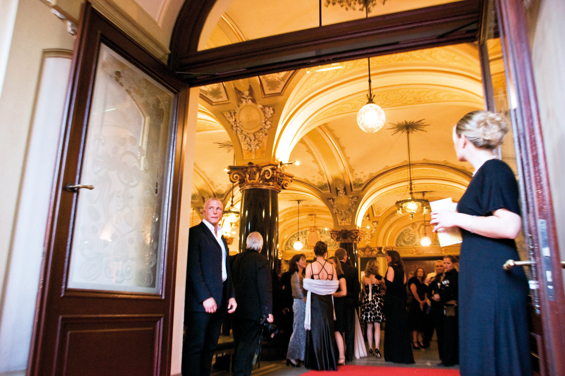 Entree zum Empfang in der Wandelhalle in der Historischen Stadthalle Wuppertal